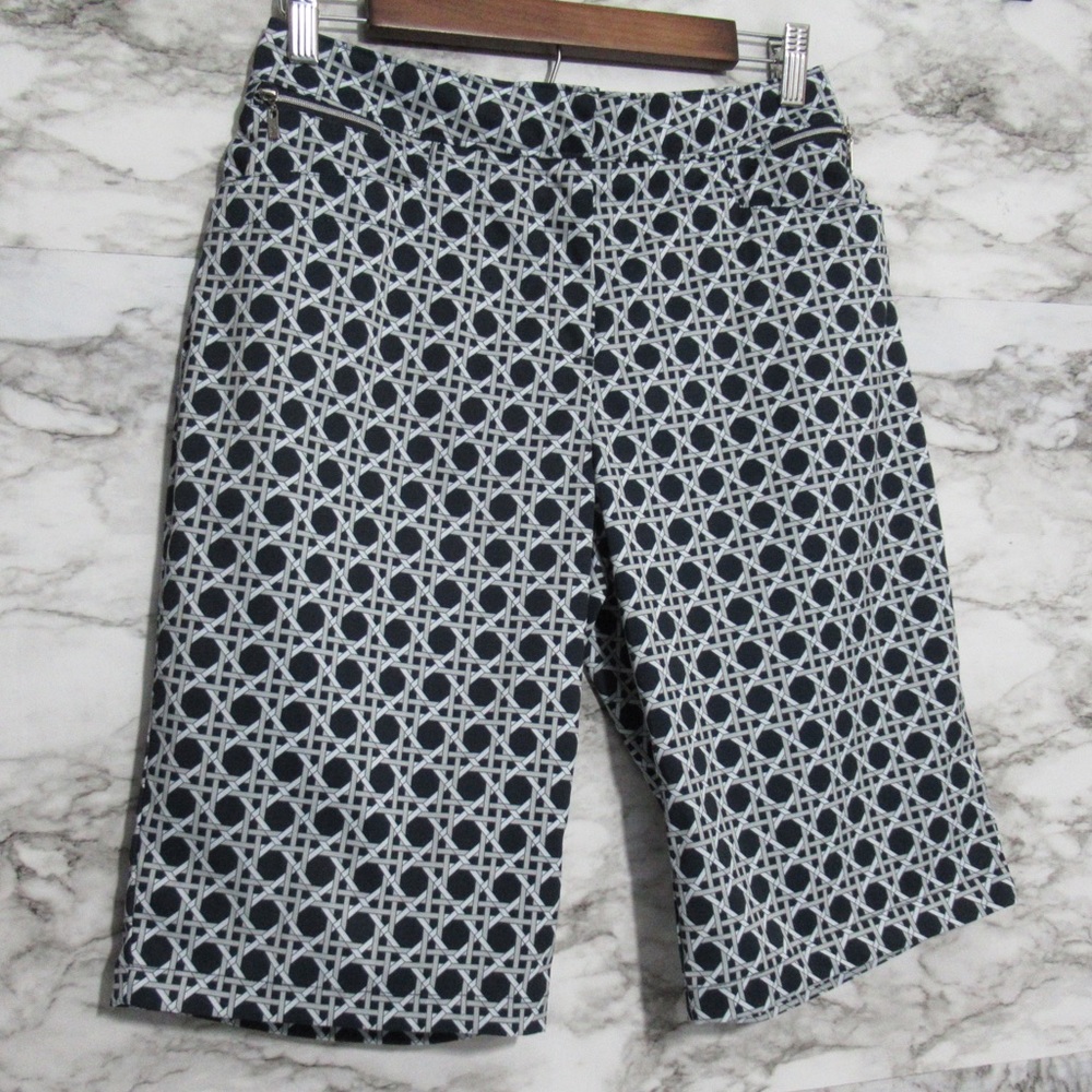 Tail Black and White Patterned Women's Bermudas
